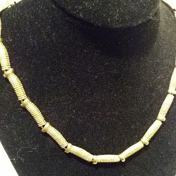 Vintage Avon Gold Tone Necklace with Pierce Earrings Set - Picture 3 of 7